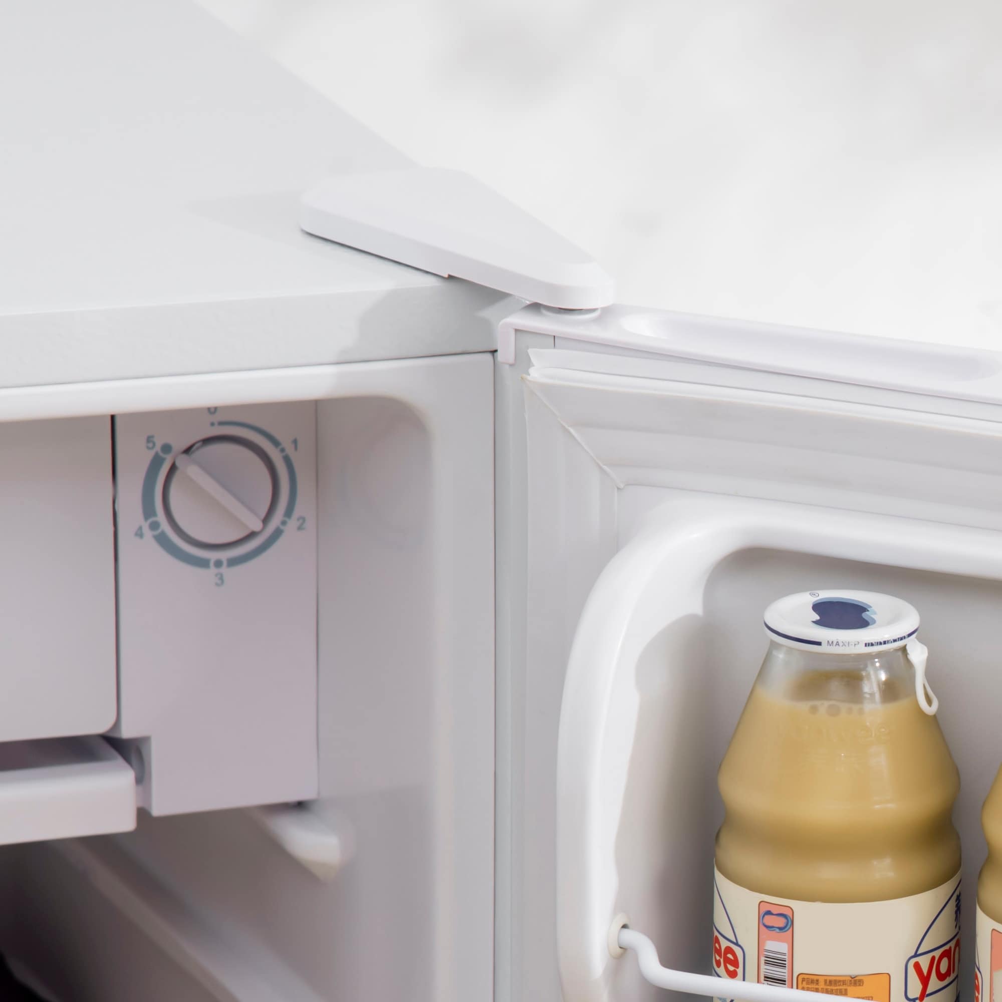 Mini-réfrigérateur HOMCOM de 3,2 pi³ avec congélateur, réfrigérateur compact à une porte avec thermostat réglable pour chambre à coucher