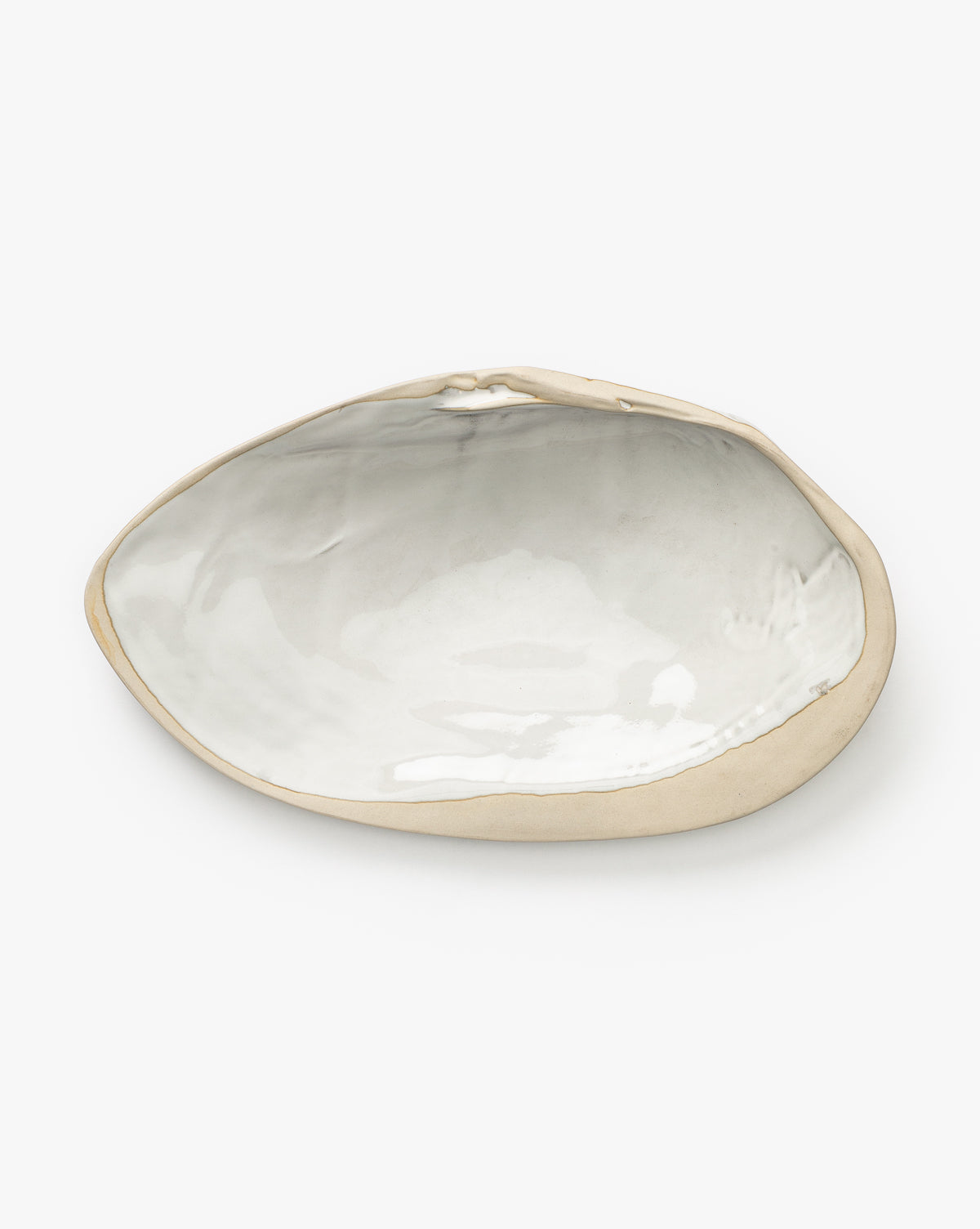 Plat en grès en forme de coquillage