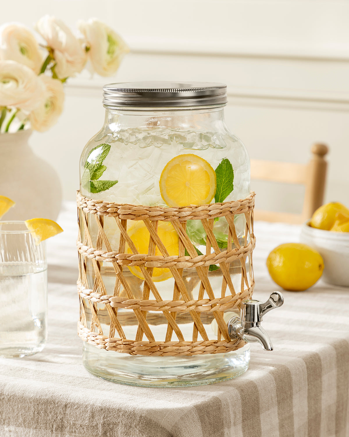Distributeur de boissons en verre avec manchon tissé