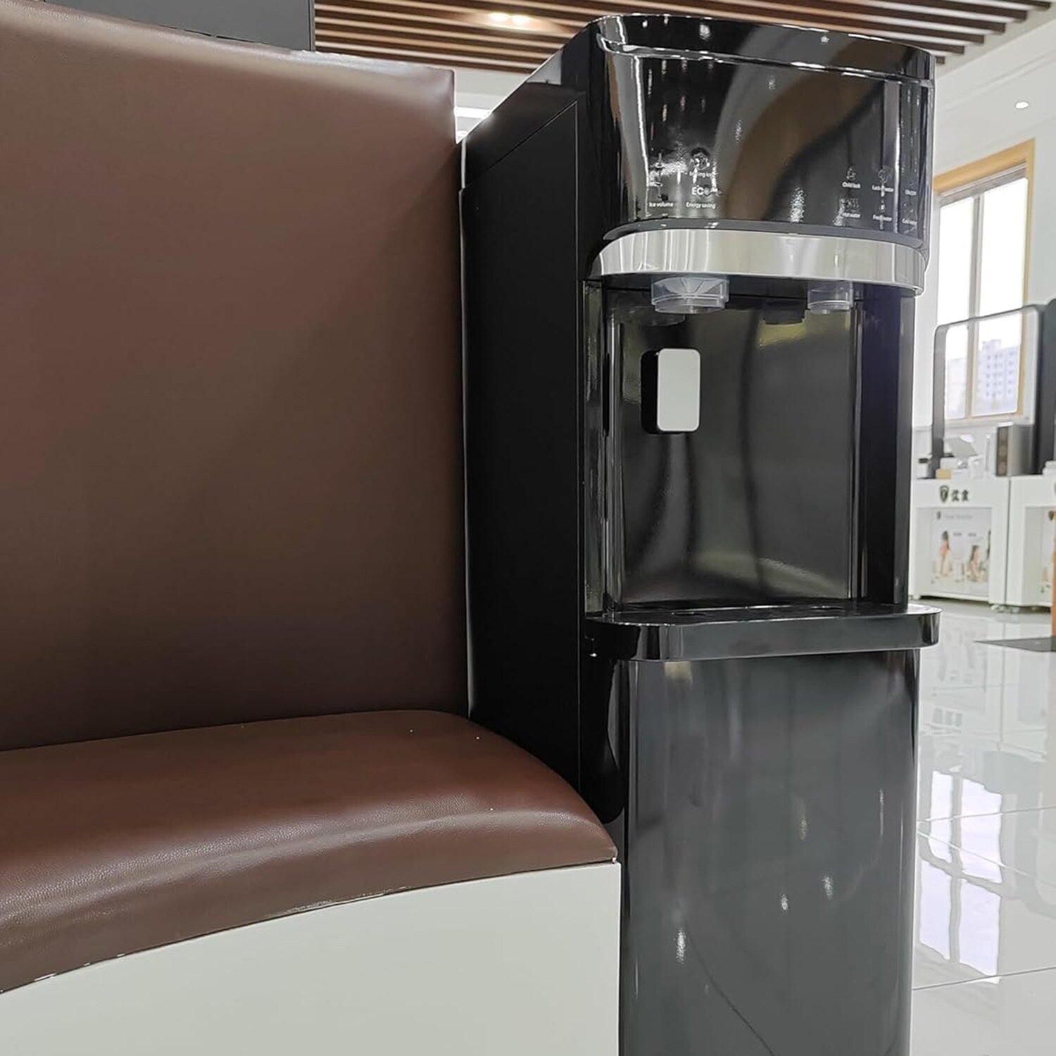Distributeurs d'eau chaude et froide 3 en 1 noirs avec machine à glaçons