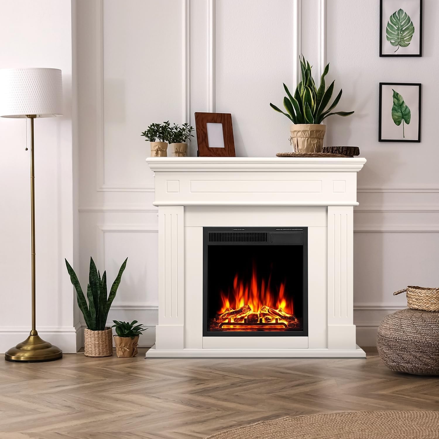 Cheminée électrique avec manteau en bois et foyer, télécommande