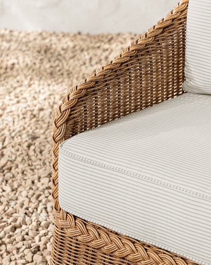 Chaise de salle à manger d'extérieur Haviland avec rayures taupe et plantes vivaces